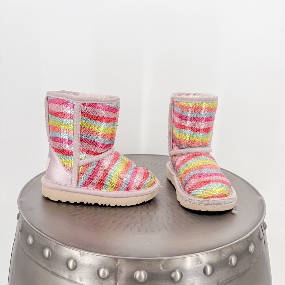 UGG Classic Short II Mural
